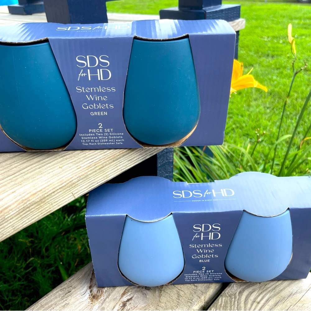 NIB Silicone Pool Safe Stemless Wine Glasses Sets of 2